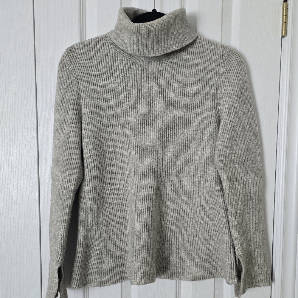 Zara Cozy Gray Turtleneck Sweater